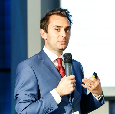 Jurca: Cheltuiala de personal a Comisiei pentru Evaluarea Investiţiilor Străine Directe este de aproximativ 130.000 de euro pe lună. ndemnizaţia celor din board să fie redusă la maxim 15% din indemnizaţia unui ministru / Numărul de membri ai corpului de experţi de la 75 la 35