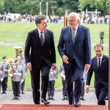 Dominic Fritz, după vizita preşedintelui Dan în Germania: Romania is back / Germanii au făcut un mega efort să se întâmple vizita asta rapid / Aproape că nici nu le-a venit să creadă că în sfârşit vrem şi noi / Trebuie să scoatem băţul din fund

