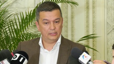 Grindeanu: O hârtie a plecat vineri în teritoriu, de la Ministerul Dezvoltării, către autorităţile locale privind suspendarea investiţiilor, până la sfârşit anului, aproape 2.700 de investiţii, apă, canal, gaze şi drum / Noi nu suntem de acord