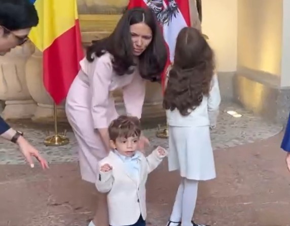 Preşedintele Nicuşor Dan, alături de partenera sa şi cei doi copii, în vizita oficială pe care o efectuează în Austria - FOTO, VIDEO 