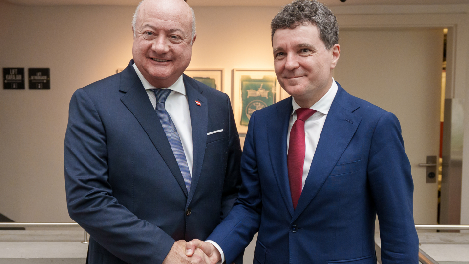 Preşedintele Nicuşor Dan, întrevedere cu Cancelarul Federal Christian Stocker, la Salzburg / Cei doi au subliniat interesul de a deschide un nou capitol în relaţia bilaterală, printr-un dialog politic şi o cooperare economică susţinută