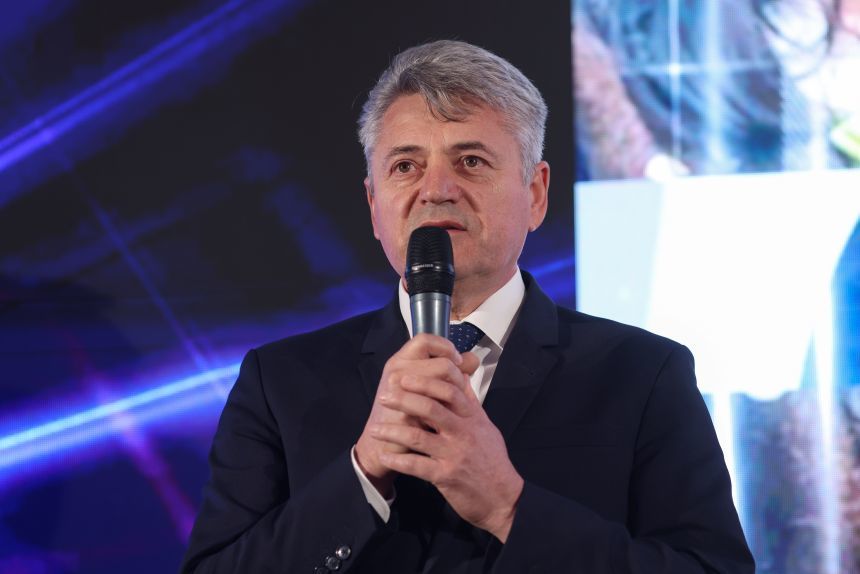 INTERVIU - Gheorghe Damian, primar în Ciugud: Hotărât şi pripit, cuvintele care caracterizează debutul Guvernului Bolojan / La alegerile parlamentare şi la prezidenţiale, încrederea oamenilor în liderii de la nivel naţional s-a degradat foarte mult