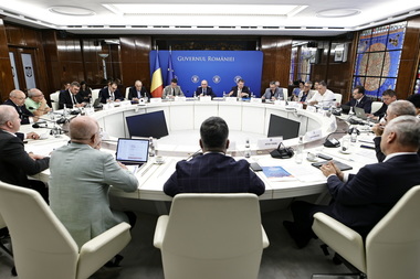 Bolojan a discutat primarii despre diminuarea numărului de angajaţi, introducerea grilei unice de salarizare, limitarea numărului de poliţişti locali, impozitarea proprietăţii: Statul nu mai are capacitatea financiară să susţină cheltuielile actuale