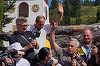 Politicienii suveranişti la Broşteni - Călin Georgescu şi George Simion, acţiuni separate în localitatea grav afectată de inundaţii / Reacţia preşedintelui Consiliului Judeţean Suceava - FOTO, VIDEO
