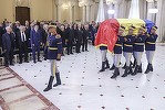 DECESUL LUI ION ILIESCU Foşti şi actuali oameni politici, la ceremoniile de înmormântare a fostului preşedinte Ion Iliescu/ MApN, condus de Ionuţ Moşteanu (USR), a trimis o coroană/ Klaus Iohannis şi Nicuşor Dan lipsesc de la ceremonii - FOTO, VIDEO