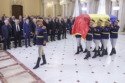 DECESUL LUI ION ILIESCU Foşti şi actuali oameni politici, la ceremoniile de înmormântare a fostului preşedinte Ion Iliescu/ MApN, condus de Ionuţ Moşteanu (USR), a trimis o coroană/ Klaus Iohannis şi Nicuşor Dan lipsesc de la ceremonii - FOTO, VIDEO