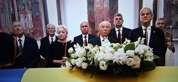 REPORTAJ - Ultima zi a lui Ion Iliescu la Cotroceni. ”Familia” politică lângă sicriu. ”Imnul golanilor”, cântat la plecarea cortegiului spre cimitir
