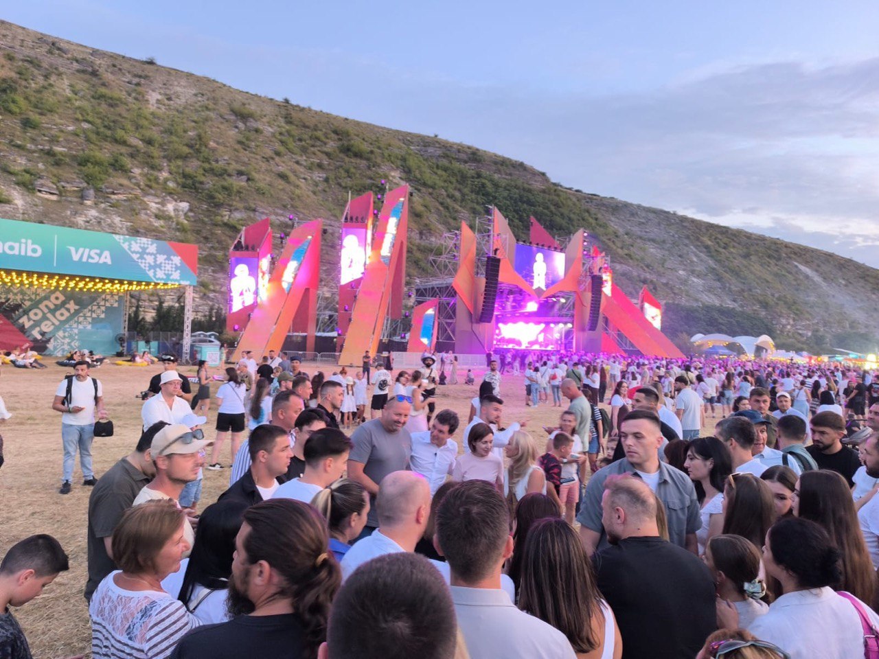 Preşedintele Nicuşor Dan, vizită privată în Republica Moldova/ El a participat la un festival în Orheiul Vechi, alături de Maia Sandu - FOTO, VIDEO