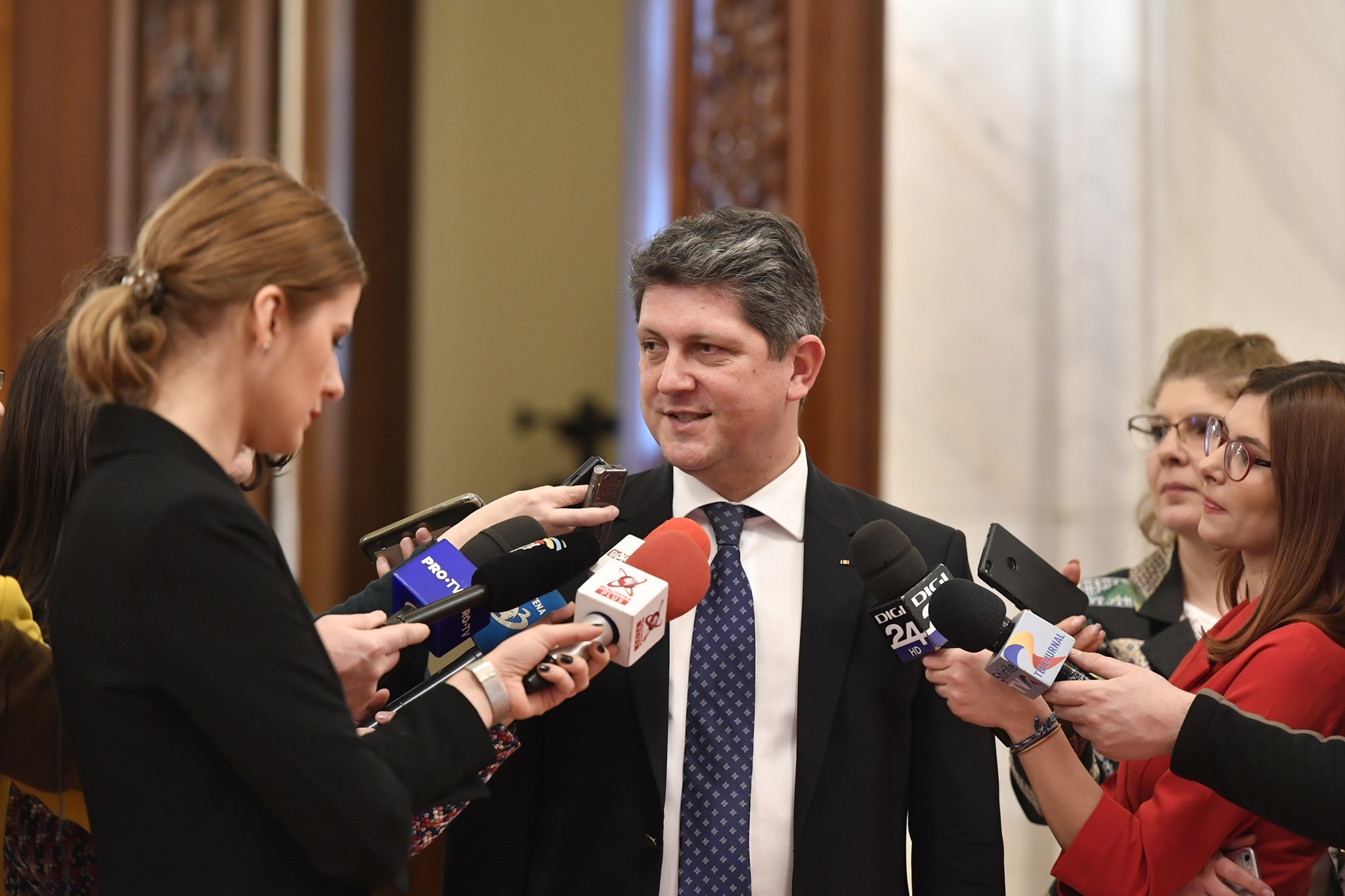 Grindeanu, despre candidatura lui Titus Corlăţean la şefia PSD: E un coleg pe care eu îl respect şi e foarte bine că există concurenţă / Îmi doresc ca în această perioadă, să spunem, pre-electorală, discuţiile să nu ducă la slăbirea partidului