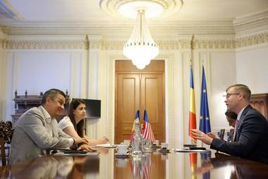 Sorin Grindeanu, discuţii cu oficialii Ambasadei SUA: Suntem interesaţi, în primul rând, de consolidarea prezenţei militare americane în România, dar şi de creşterea relevanţei României în noul context geopolitic / Ce spune despre Visa Waiver