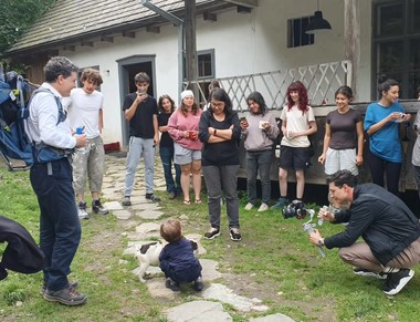 Preşedintele Nicuşor Dan, împreună cu familia la Roşia Montană: Vizită surpriză azi, în pauza de prânz!