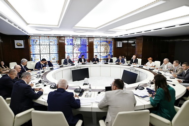 UPDATE - Bolojan, către reprezentaţii Asociaţiei Municipiilor din România: Investiţiile din PNRR vor continua planificat, să ne asigurăm că vor primi finanţare proiectele care vor fi finalizate până la sfârşitul lunii august 2026 / Reacţia primarilor