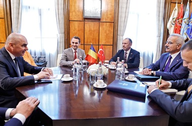 Ilie Bolojan, întrevedere cu ministrul Transporturilor şi Infrastructurii din Republica Turcia, Abdulkadir Uraloğlu: În contextul economic dificil actual, România va aplica un tratament corect şi echitabil tuturor companiilor, indiferent de ţară