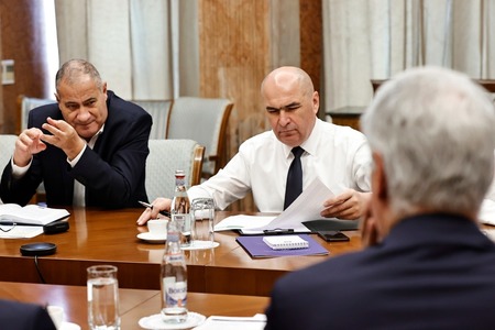 Premierul Ilie Bolojan a avut o primă rundă de discuţii cu ministerele Sănătăţii, Educaţiei şi Mediului, despre proiectele care vor rămâne finanţate prin PNRR: Scopul este ca cea mai mare parte a proiectelor să fie derulate în anii următori