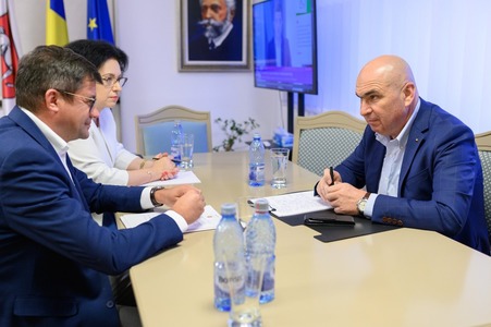 UPDATE - Vizita lui Bolojan la Iaşi - Şeful CJ Costel Alexe, susţine că au discutat  despre marile investiţii ale judeţului: Şi-a arătat disponibilitatea de a sprijini aceste proiecte, în ciuda restricţiilor financiare / Liderul PSD: Vizita, ţinută ascuns
