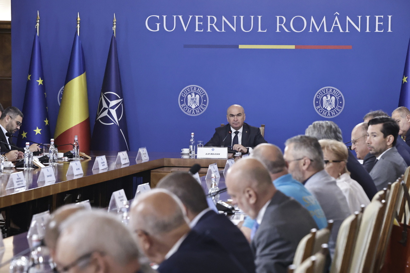UPDATE - Şedinţa de Guvern, amânată pentru ora 17.00, pentru adoptarea Pachetului doi de măsuri fiscale pentru reducerea deficitului / Se aşteaptă avizele