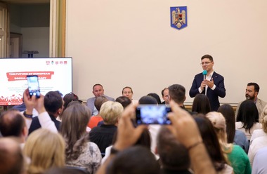 Victor Negrescu: Politica se face cu sens şi responsabilitate / Populismul, eşecurile establishmentului politic, interferenţele non-democratice şi schimbarea paradigmei comunicaţionale pun presiune pe întreaga lume democratică

