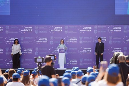 Maia Sandu, la ”Marea Dictare Naţională”: Limba română ne poartă istoria, ne păstrează cultura şi ne leagă de valorile şi tradiţiile noastre