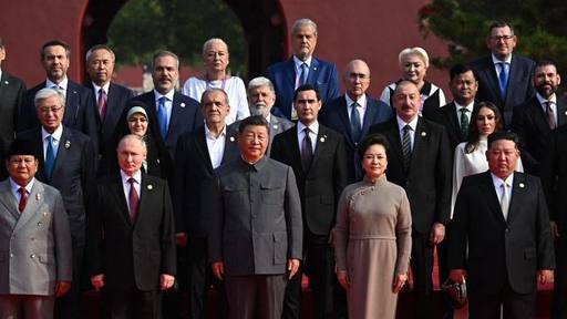 UPDATE - Foştii premieri Adrian Năstase şi Viorica Dăncilă, la parada militară organizată la Beijing/ Ei apar în fotografii alături de Xi, Putin şi Kim Jong Un / Reacţia ministrului de Externe /Ce spune Sorin Grindeanu/ Explicaţiile lui Năstase şi Dăncilă