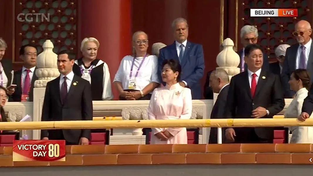 Adrian Năstase, după ce a fost criticat că a fost la parada de la Beijing, alături de Xi Jinping, Vladimir Putin şi Kim Jong Un: Am participat ca persoană particulară. Cred că MAE nu a înţeles, evenimentul a avut loc la Beijing, şi nu la Moscova 