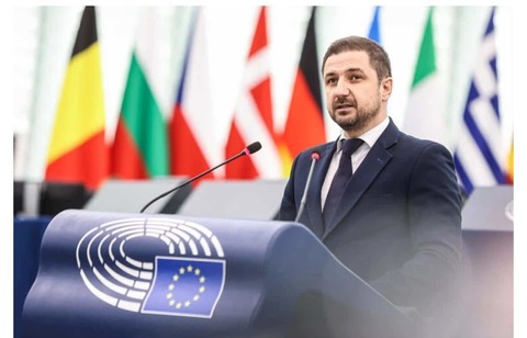 AUR cere preşedintelui Nicuşor Dan convocarea unui referendum privind participarea României la o eventuală misiune de menţinere a păcii în Ucraina, altfel va declanşa strângerea de semnături pentru suspendarea şi demiterea şefului statului
