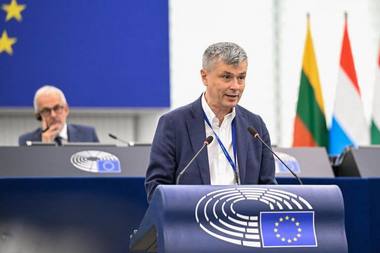 Europarlamentarul Virgil Popescu: Susţin îmbunătăţirea producţiei de energie nucleară a Europei şi dezvoltarea programului nuclear civil al României