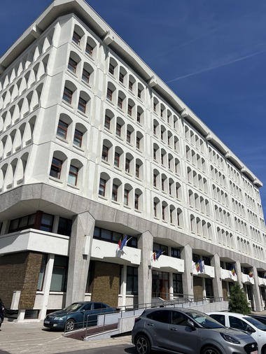 Consiliul Judeţean Argeş are 502 posturi în organigramă, 75 fiind vacante / Ion Mînzînă: Aparatul CJ Argeş este dimensionat corect şi eficient / Reforma trebuie să fie mai mult decât simple disponibilizări