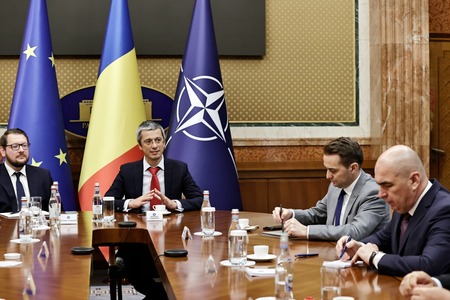 Premierul Bolojan s-a întâlnit cu o delegaţie de investitori internaţionali, coordonată de J.P. Morgan: România rămâne o ţară de interes pentru pieţele financiare