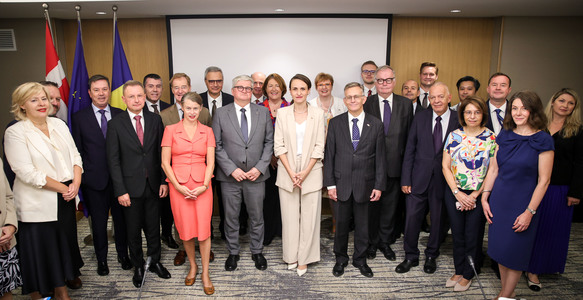 Ministrul de Externe, întâlnire cu şefii de misiune ai statelor membre UE acreditaţi la Bucureşti. Oana Ţoiu a exprimat preocuparea şi solidaritatea deplină a României cu Polonia, ca urmare a încălcării spaţiului aerian, de către drone ruseşti