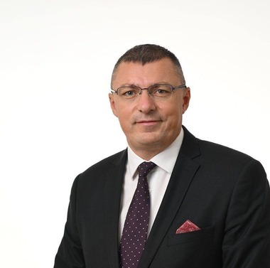 Costel Dolachi, membru PNL, este noul prefect de Iaşi. El o înlocuieşte pe Luciana Antoci, care, cel mai probabil, va deveni consilier al premierului Bolojan pe probleme de educaţie