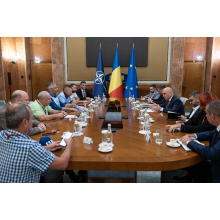 Premierul, întâlnire cu sindicatele din administraţie – Bolojan: Nu mai putem continua ca până acum / S-a convenit asupra continuării dialogului pentru ”o reformă administrativă echilibrată şi sustenabilă”