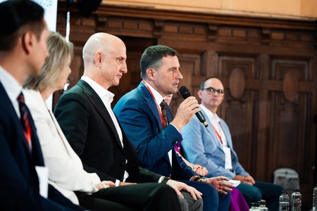 Tanczos Barna: Procedurile de reducere a cheltuielilor şi de creare a unui stat mai suplu trebuie finalizate cât mai rapid, iar în următoarele săptămâni este esenţial să discutăm despre iniţiative care pot susţine economia şi relansarea creşterii economic