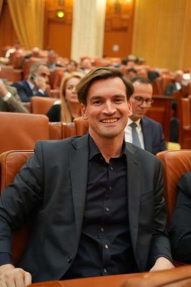 Proiect PNL: Dacă un bloc are o asociaţie care obţine venituri din închirieri, reclame sau prestări de servicii, va putea să folosească aceşti bani şi pentru cheltuielile legate de spaţiile comune