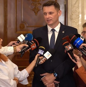 Abrudean, despre moţiunea simplă împotriva ministrului Buzoianu: Nu cred că se va pune problema ca parlamentari din coaliţie să voteze împotriva ministrulu / Nu e un semnal pozitiv pentru un guvern care este susţinut de o coaliţie