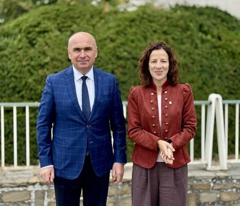 Ilie Bolojan, întâlnire cu vicepreşedintele CE Roxana Mînzatu: Am discutat despre viitorul buget al UE, iniţiativa SAFE şi oportunităţile pentru România pe piaţa internă, precum şi în domeniul competitivităţii, educaţiei şi locurilor de muncă
