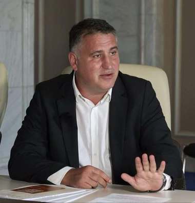 Deputatul Ciprian Paraschiv afirmă că proiectul privind organizarea competiţiilor sportive a fost adoptat în Comisia pentru administraţie şi cea pentru apărare: Este încă un pas mare