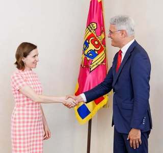 Dragoş Pîslaru: Alegerile de mâine din Republica Moldova nu decid doar componenţa viitorului Parlament de la Chişinău, ci trasează şi direcţia ţării pentru anii care vor urma. Cetăţenii au şansa să voteze pentru stabilitate, prosperitate şi siguranţă