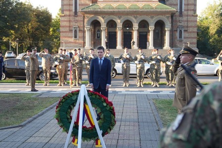 Preşedintele Nicuşor Dan a depus o coroană de flori la Monumentul Crucificării şi a făcut o vizită la Societatea Timişoara/ El participă la Timişoara Cities Summit - FOTO
