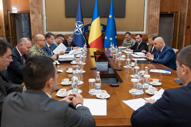 Întâlnire de lucru pe tema proiectelor pe care România le va susţine pentru a fi incluse la finanţare prin instrumentul financiar SAFE, la Palatul Victoria / Discuţii despre cadrul legislativ existent şi despre eventualele ajustări necesare