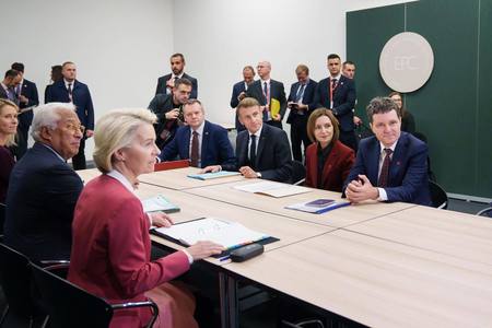Nicuşor Dan: Sprijinul nostru pentru Republica Moldova nu se opreşte / Preşedintele, întâlnire cu Maia Sandu şi lideri europeni


