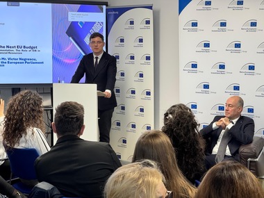 Victor Negrescu: Fondurile europene au fost şi rămân o oportunitate majoră pentru dezvoltarea României / Este crucial ca accesul la banii europeni să nu fie condiţionat de criterii care vor fi dificil de îndeplinit