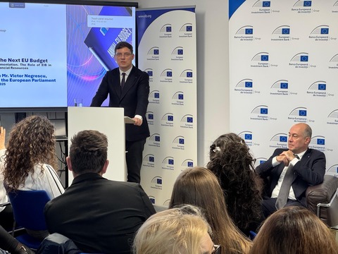 Victor Negrescu: Fondurile europene au fost şi rămân o oportunitate majoră pentru dezvoltarea României / Este crucial ca accesul la banii europeni să nu fie condiţionat de criterii care vor fi dificil de îndeplinit
