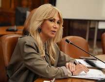 Turcan: Observ tot mai des cum Ilie Bolojan devine ţinta atacurilor venite dinspre PSD - de parcă ar fi duşmanul lor politic de moarte / În schimb, dinspre PNL se aude o tăcere asurzitoare, seamănă izbitor cu cea din alte momente-cheie din trecut
