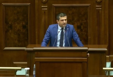 Ministrul Economiei, la dezbaterea moţiunii simple împotriva sa: Acuzaţii fără dovezi, minciuni, neadevăruri şi foarte, foarte multă manipulare. O colecţie de etichete politice reciclate / AUR face jocuri de culise