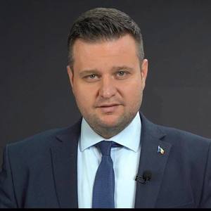 Preşedintele AUR Sibiu şi-a anunţat demisia din funcţie şi din partid: Această schimbare nu vine dintr-o simplă alegere interioară, ci mai degrabă este consecinţa curajului de a spune lucrurilor pe nume şi de a nu accepta compromisuri politice impuse

