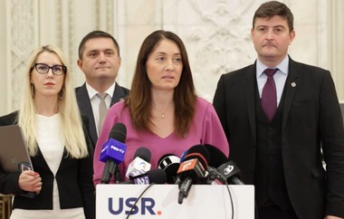 USR depune o iniţitivă legislativă care menţine caracterul public al declaraţiilor de avere, după decizia CCR care a blocat publicarea acestora