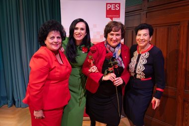 Fostul ministru al Muncii Simona Bucura Oprescu, aleasă în Biroul Executiv al PES Woman: Prea multe femei trăiesc încă în teamă în Europa - teamă de abuz, de excludere sau de a nu fi ascultate. Dar noi ştim că egalitatea nu mai poate aştepta - FOTO