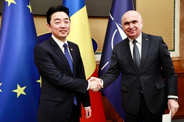 Premierul Ilie Bolojan a primit vizita şefului Cancelariei Preşedintelui Republicii Coreea, Kang Hoon Sik / Discuţii privind posibile colaborări, atât în domeniul apărării, cât şi în alte sectoare economice şi tehnologice