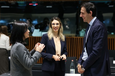 Ministrul Mediului, Diana Buzoianu, cere fonduri europene pentru finanţarea infrastructurii de apă şi canalizare din România, la Reuniunea Consiliului de Mediu de la Luxemburg
