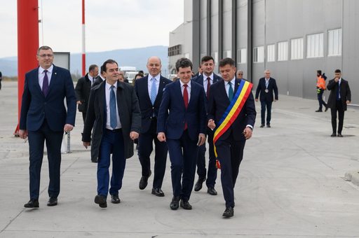Nicuşor Dan, la Antibiotice Iaşi: Am discutat cu domnul director cum poate să facă diplomaţia românească să ajute compania să vândă mai mult